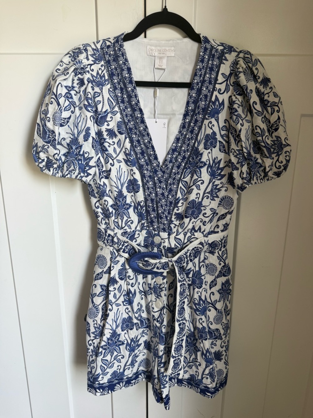 NWT Caroline Constas Blue & White Floral Romper with a belted waist. Size 6.